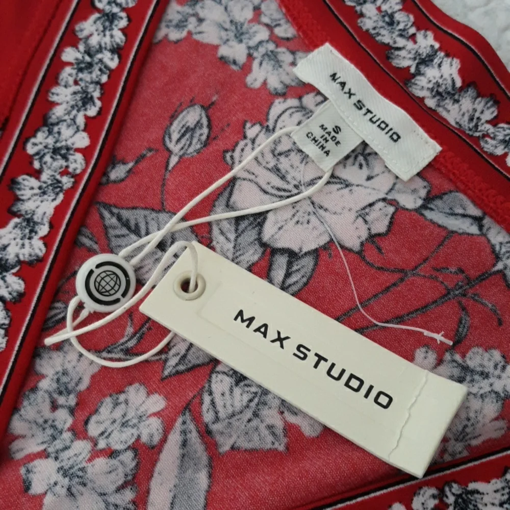 New Max Studio Size Small Red Floral Sleeveless Faux Wrap V-Neck Dress - Picture 4 of 16